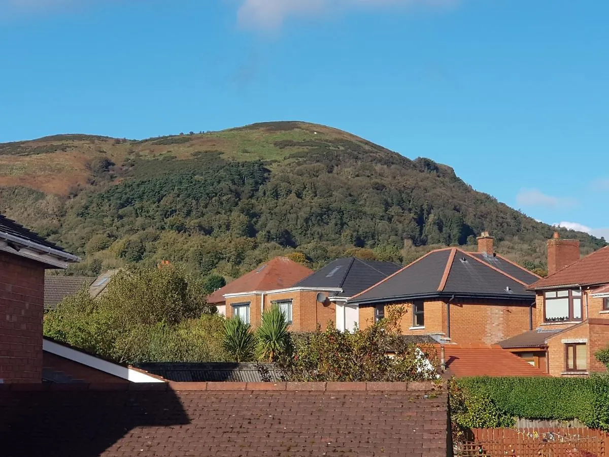 Cavehill View - Elegant 4-Bedroom Detached House In Great Location With Free Parking Belfast 0*,