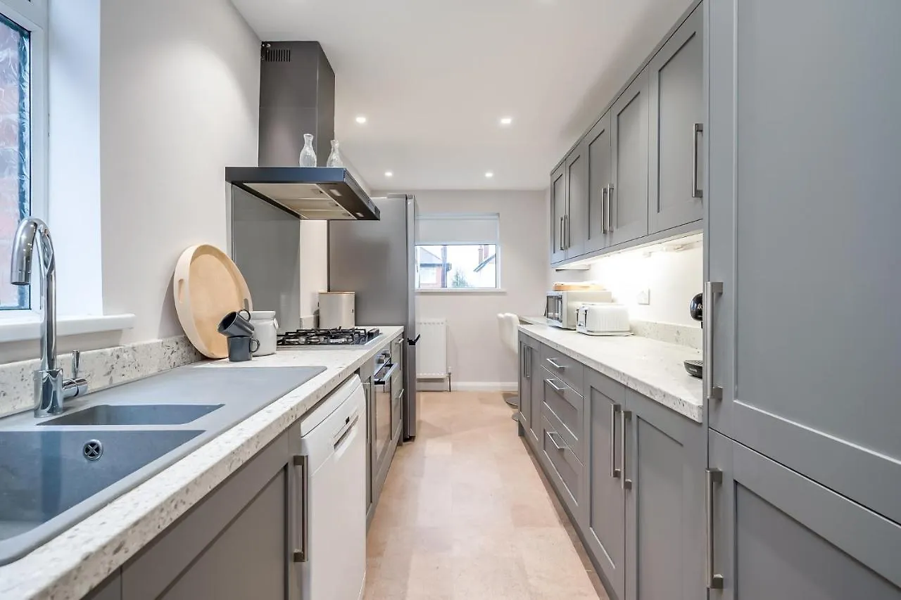 Cavehill View - Elegant 4-Bedroom Detached House In Great Location With Free Parking Belfast Casa vacanze