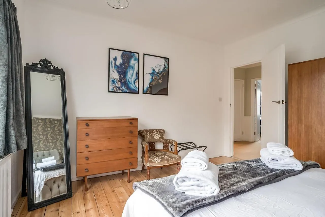Cavehill View - Elegant 4-Bedroom Detached House In Great Location With Free Parking Belfast Regno Unito
