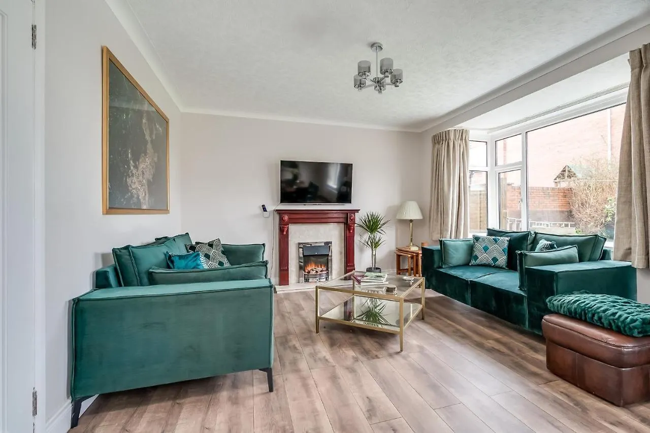 Cavehill View - Amazing 4-Bedroom Detached House With Garden In A Great Location - Loads Of Space With Free Parking United Kingdom