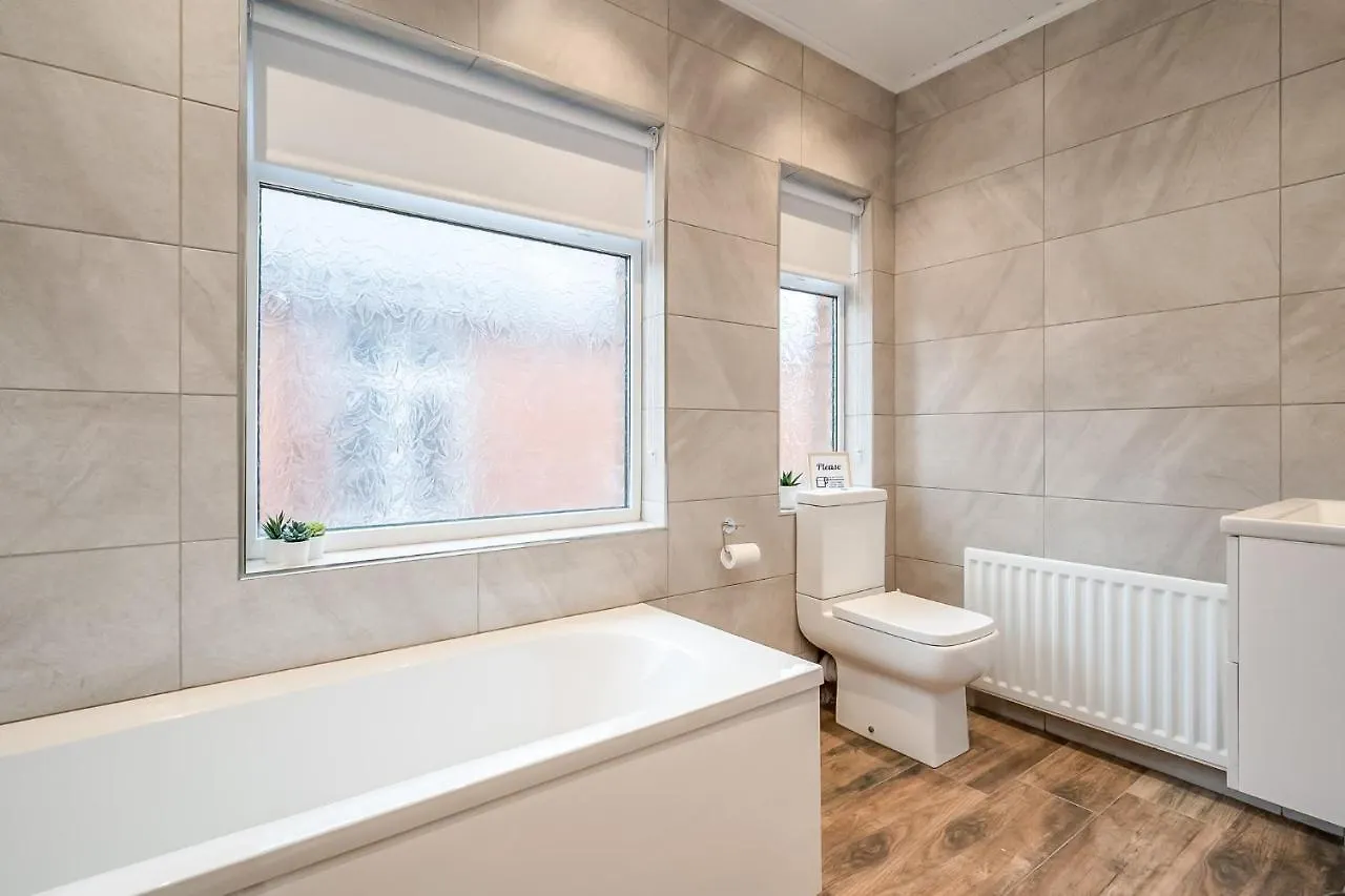 Cavehill View - Elegant 4-Bedroom Detached House In Great Location With Free Parking ベルファスト 0*,  イギリス