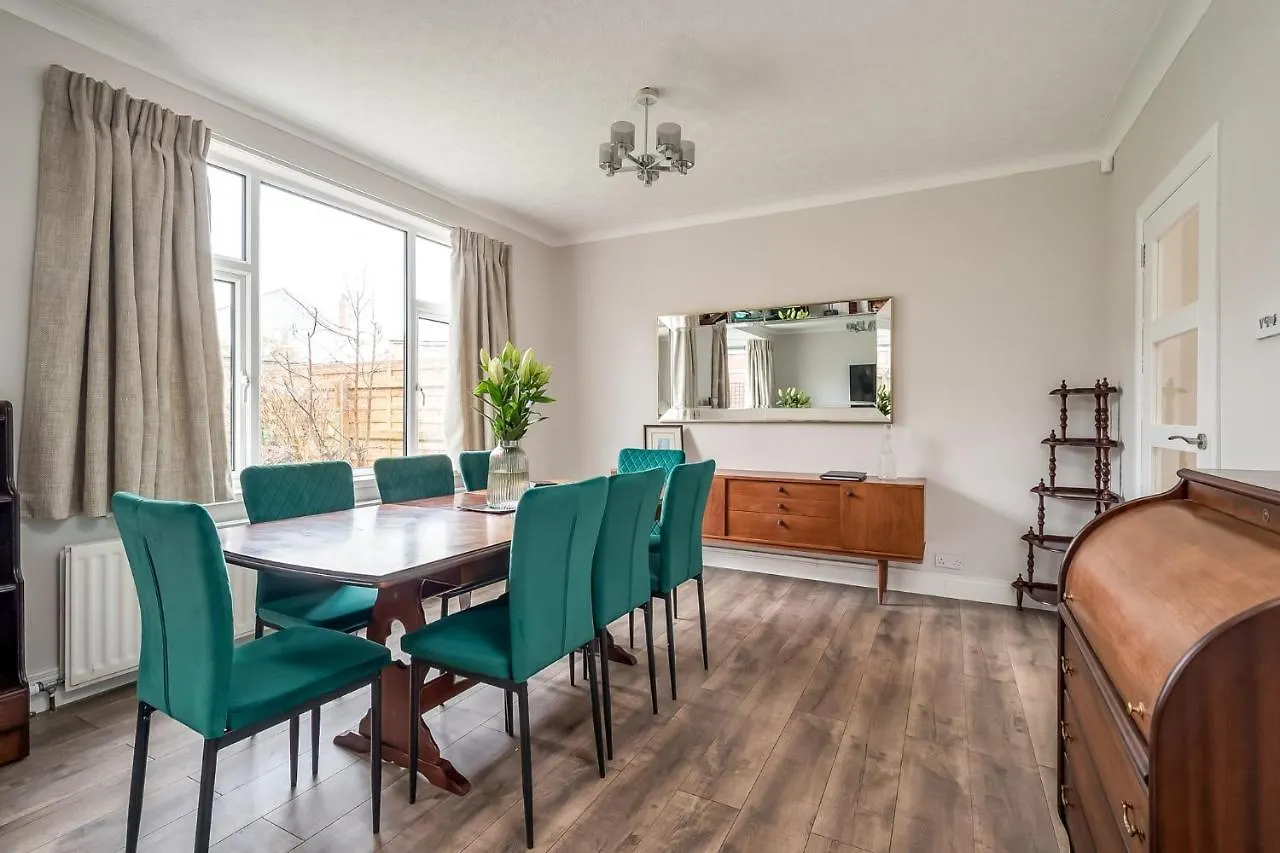 Cavehill View - Elegant 4-Bedroom Detached House In Great Location With Free Parking ベルファスト 0*,  イギリス